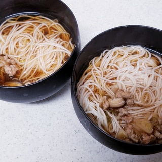 鶏もも肉の出汁！椎茸と長葱の温かそうめん